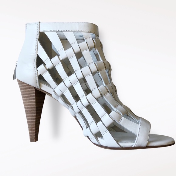 Vince Camuto Aventha White Woven Peep Toe Ankle Boots Booties New 10 - Picture 3 of 12